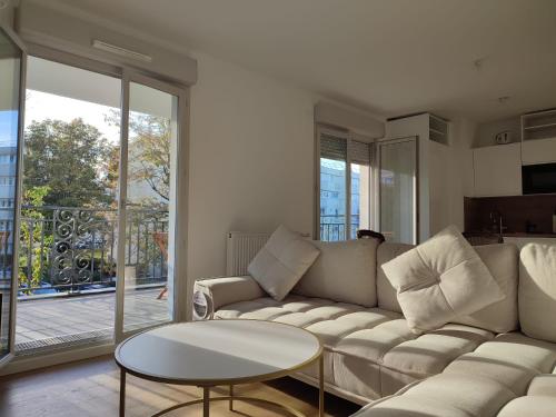 Chambre privée dans un nouvel appartement partagé près de Paris avec parking gratuit