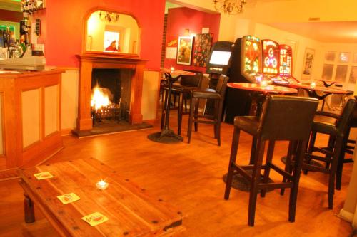 Holliers Hotel - image 3