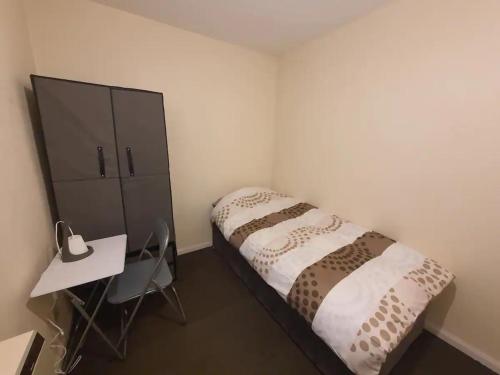 Spacious Single bed Manchester - Accommodation - Middleton