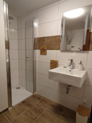 Bathroom, Ferienwohnung 'Unter der Burg' in Brodenbach