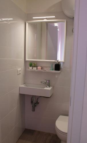 Double Room with Private Bathroom image 3