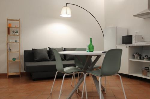 One-Bedroom Apartment image 9