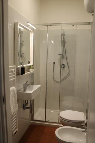 One-Bedroom Apartment image 6
