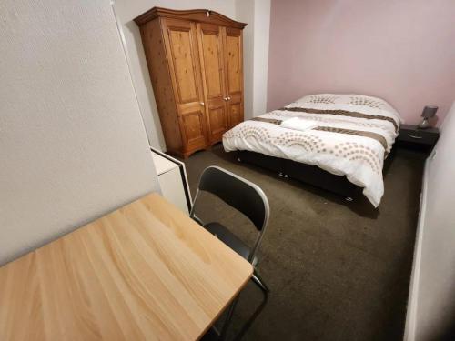 Spacious DoubleBedroom Manchester - Accommodation - Middleton