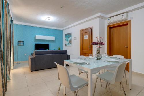 Sliema Tigne Suites Room Type - One-Bedroom Apartment with Balcony