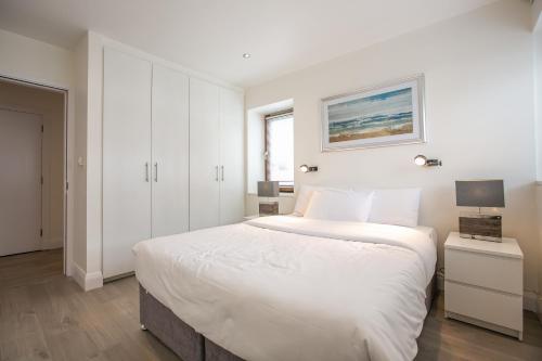 IFSC Townhouse Apartments - image 4