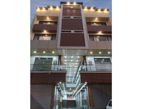 Hotel Virat International AVR Shopping, Katra Katra (Jammu and Kashmir)