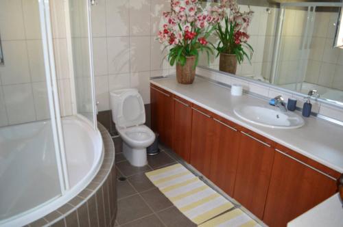 VILLA AVATOS 3 - Near to the port of Rafina and the airport of Athens 2