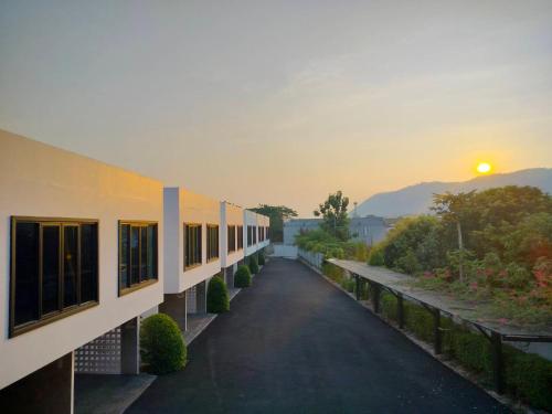 Cicada Hotel Kanchanaburi - 주변 환경