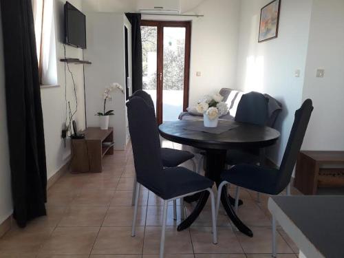 Apartmani Zdenka Savar-Maslina in Savar