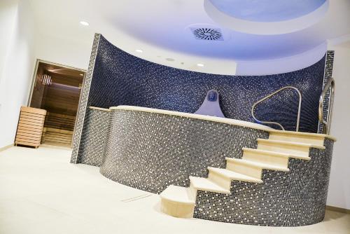 Front desk [24-hour]