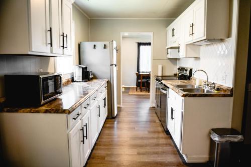 Urban Cottage: Homey & Convenient in Huntington, USA