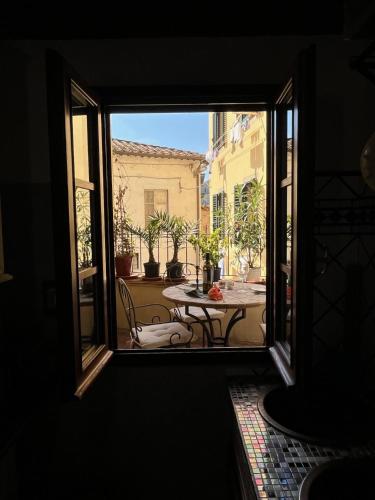 Udsigt, Gorgeous sunlit townhouse with terrace in medieval Pescia, Tuscany in Pescia