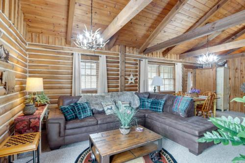 Murphy Cabin with Views Less Than 1 Mi to Hiwassee Lake!, Murphy (foto 2)