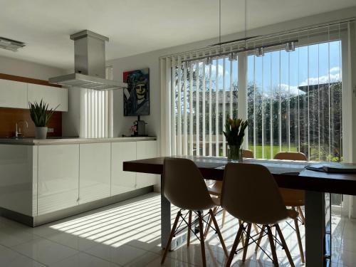 Зручності, "Ferienhaus am Mondsee" mit direktem Schafbergblick im Salzkammergut bei Salzburg in Мондзеє