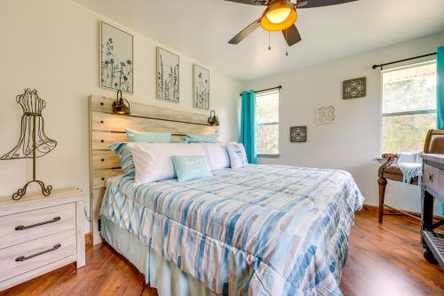 Canyon Lake Home with Resort Amenities and Fire Pit! in Canyon Lake, USA