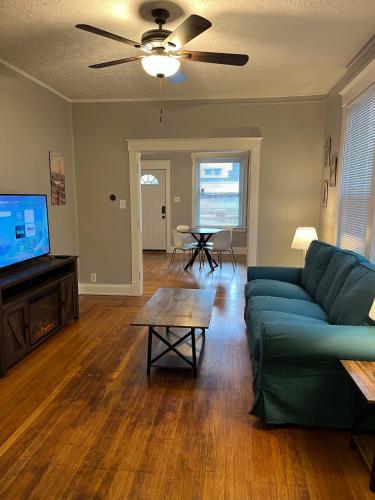 Rolston 1, One Bedroom Unit near Xavier Downtown in Bellevue, USA