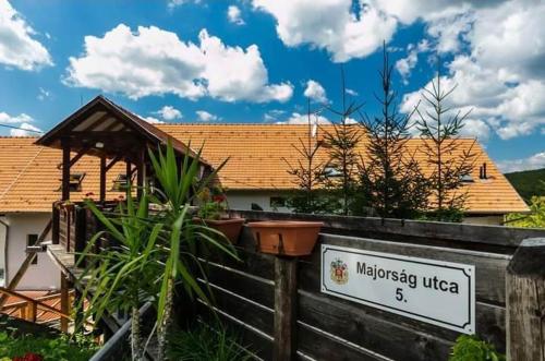 Baráthegyi Panzió és élménypark (Barathegyi Panzio es elmenypark) in Miskolc Városközpont