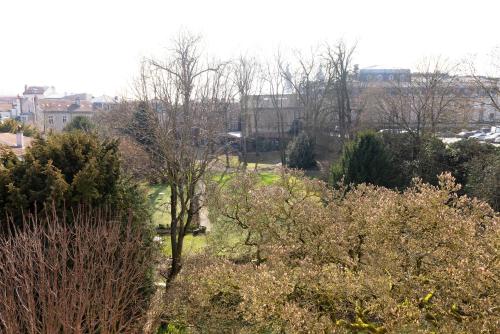 - l'Hôtel Particulier - Appartements d'Hôtes - image 3