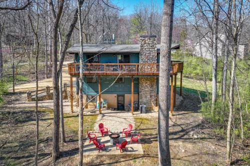 McGaheysville Vacation Rental Yard and Fire Pit!