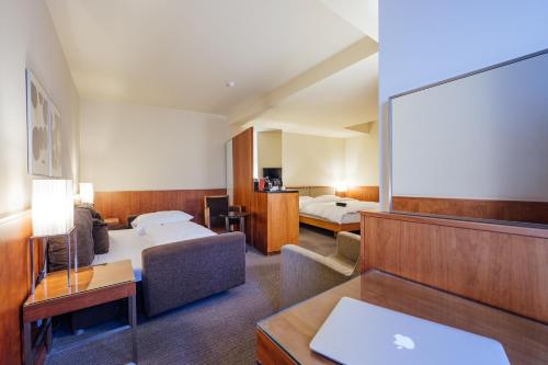 room detail thumbnail 1