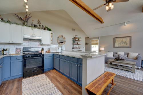 Reeds Spring Retreat with Lakeview Deck and Grill in Reeds Spring, USA