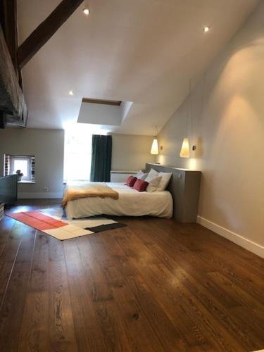 Chambres d'Hôtes avec piscine à 10 min de Bourg en Bresse - Ain - LE MOULIN DE LONGCHAMP (Chambres d'Hotes avec piscine a 10 min de Bourg en Bresse - Ain - LE MOULIN DE LONGCHAMP) in Macon