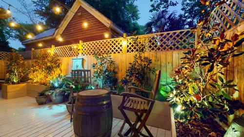 Historic 2BR with Private Patio - King bed - Fast WiFi near Downtown, Wilmington