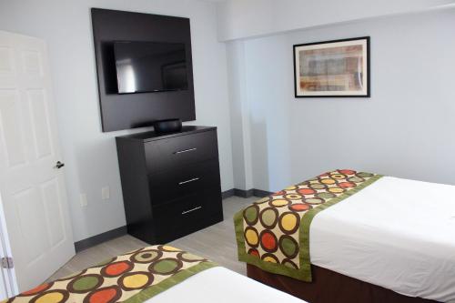 Sun & Sand Resort Oceanfront Suites in Virginia Beach, USA