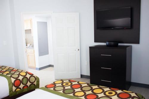 Sun & Sand Resort Oceanfront Suites in Virginia Beach, USA