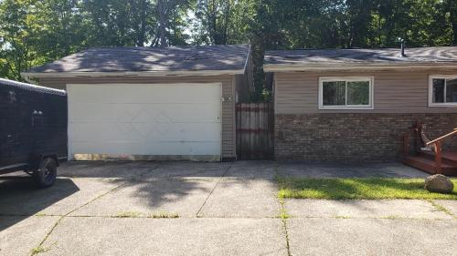 "Mentor Place" a 4 bedroom home in the heart of a lake community min away from lots activities in Mentor, USA