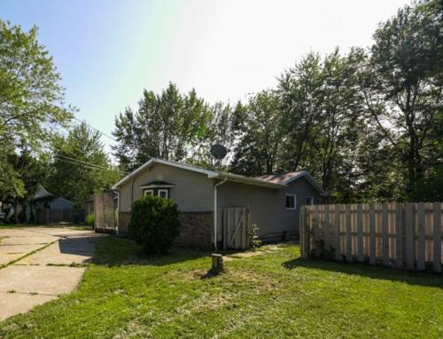 "Mentor Place" a 4 bedroom home in the heart of a lake community min away from lots activities in Mentor, USA