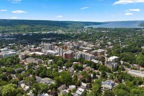 Walk to Ithaca Commons Restaurants Trails Close to Cornell