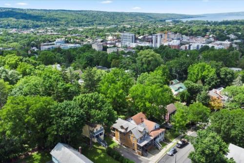 Walk to Ithaca Commons Restaurants Trails Close to Cornell