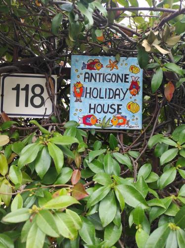 Antigone Holiday House