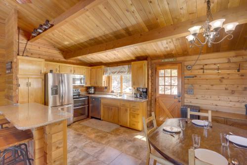 Pine Mountain Club Cabin Rental with Pool Access!