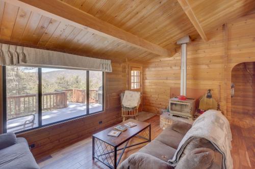 Pine Mountain Club Cabin Rental with Pool Access!