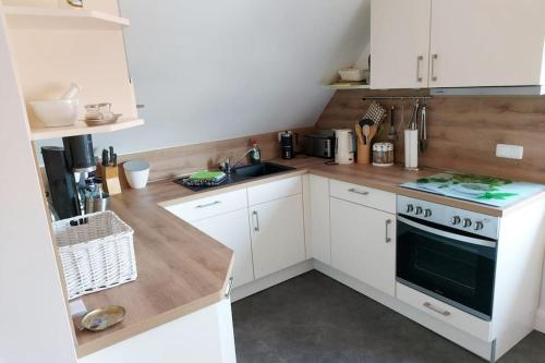 2 Zimmer Wohnung, Wallbox, Balkon, zentral in Himmelpforten