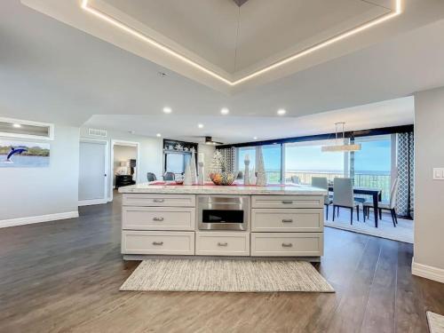 kuhinja, New Smyrna Luxury Beachfront Condo in North Atlantic Avenue