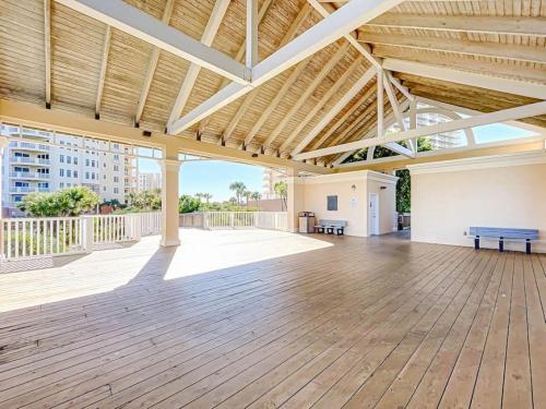 Oprema, New Smyrna Luxury Beachfront Condo in North Atlantic Avenue