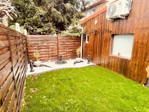 Loveroom L'1TIMISTE CDS – Neuilly-Plaisance, CA