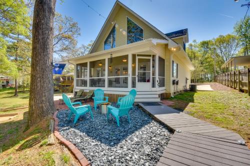 Lake Hartwell Vacation Rental with Boat Dock and Slip! in Fair Play, USA