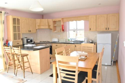 Kitchen, Douglas Lodge Holiday Homes in Keadew