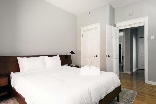 Spacious CWE 3BR near BJC by Zencity - image 11