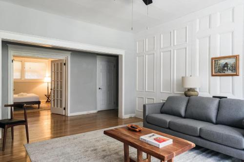 Spacious CWE 3BR near BJC by Zencity - image 6