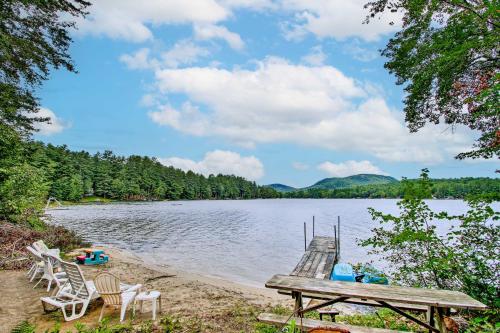 Hartford Cottage with Dock and Private BCH on Bear Pond