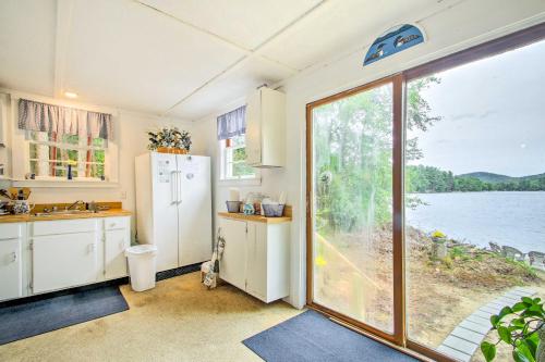 Hartford Cottage w/ Private Beach on Bear Pond! in Auburn (Maine)