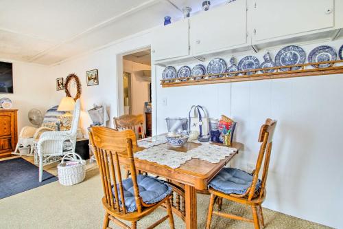 Hartford Cottage w/ Private Beach on Bear Pond! in Auburn (Maine)