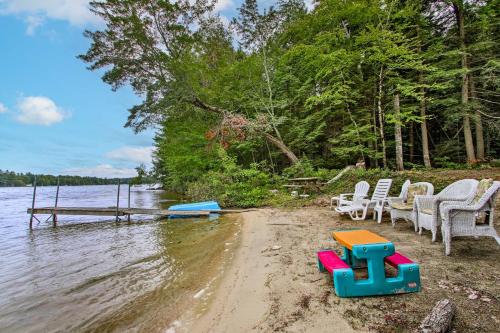Hartford Cottage w/ Private Beach on Bear Pond! in Auburn (Maine)