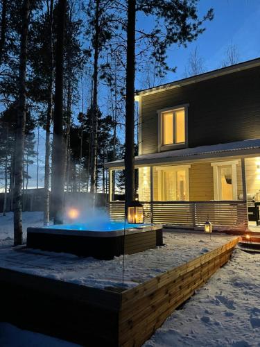 Luxurious Villa Snow with Jacuzzi - Accommodation - Rovaniemi